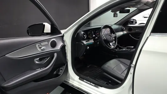 Mercedes-Benz E-Class W213 E200 2017 10