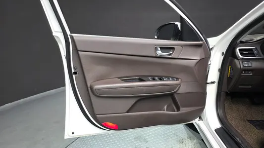 Kia K5 2 2.0 2018 24
