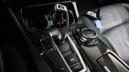 BMW 5 Series (F10) 520d 2014 9