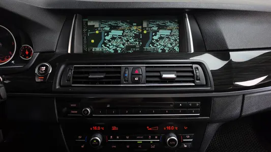 BMW 5 Series (F10) 520d 2014 14