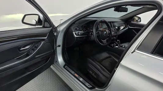 BMW 5 Series (F10) 520d 2014 10