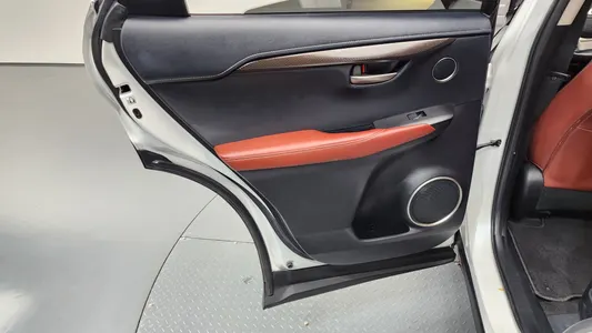 Lexus NX300h 2015 25