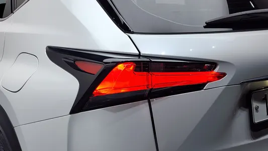 Lexus NX300h 2015 23
