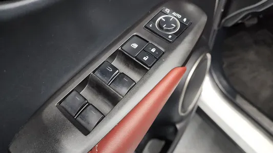 Lexus NX300h 2015 28