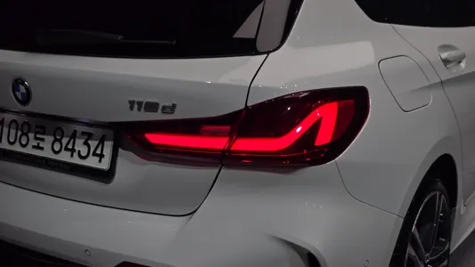 BMW 1 Series (F40) 118d M 2021 23