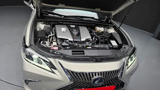 Lexus ES300h 7 2018 6