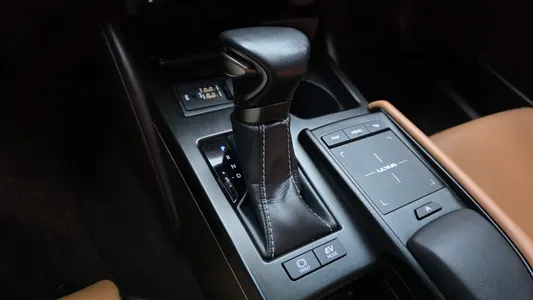 Lexus ES300h 7 2018 9