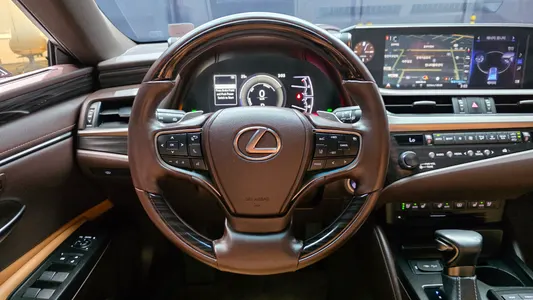 Lexus ES300h 7 2018 13