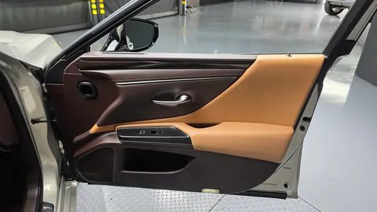 Lexus ES300h 7 2018 26