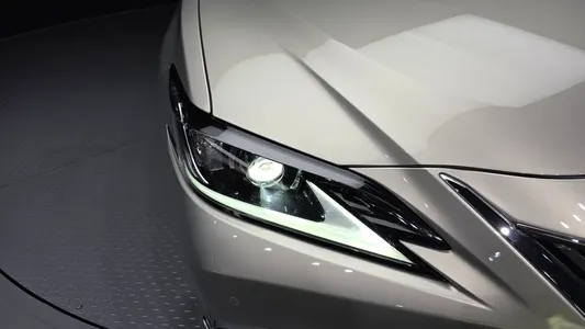 Lexus ES300h 7 2018 23