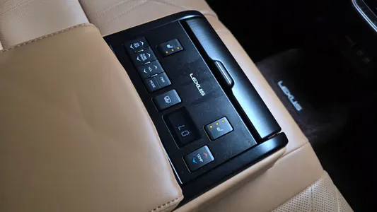 Lexus ES300h 7 2018 29