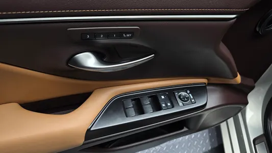 Lexus ES300h 7 2018 30