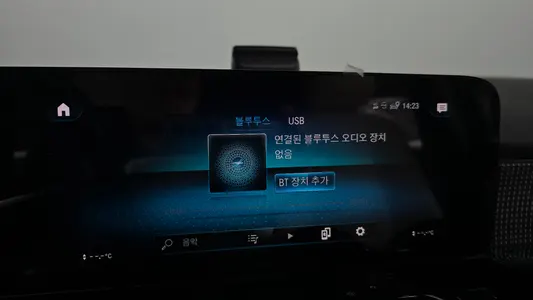 Mercedes-Benz GLB-Class X247 GLB220 2021 16