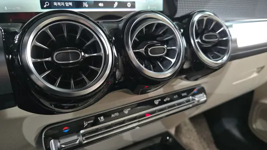 Mercedes-Benz GLB-Class X247 GLB220 2021 17