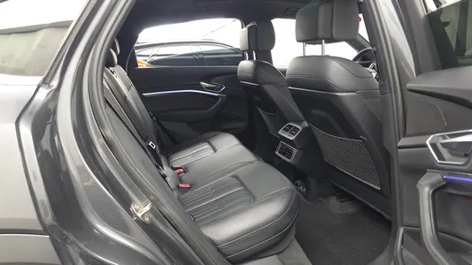 Audi e- 55 2021 12