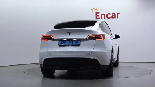 Tesla Y AWD 2022 4