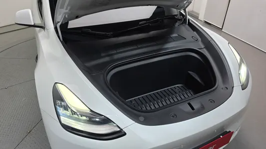 Tesla Y AWD 2022 6