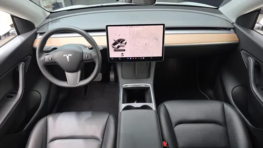 Tesla Y AWD 2022 7
