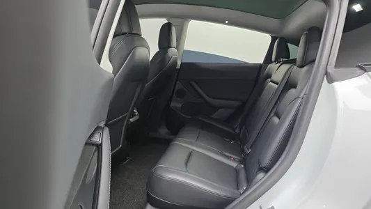 Tesla Y AWD 2022 12