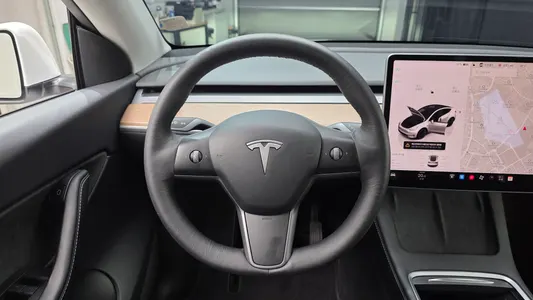 Tesla Y AWD 2022 13