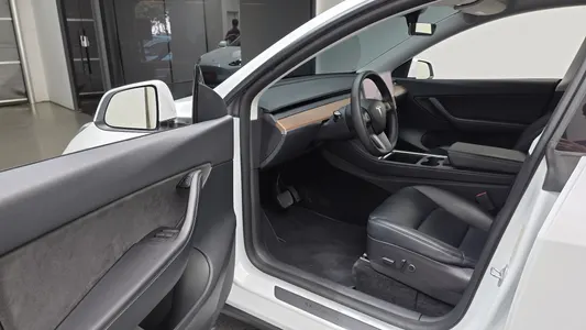 Tesla Y AWD 2022 10