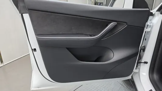 Tesla Y AWD 2022 24