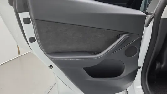 Tesla Y AWD 2022 25