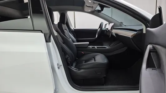 Tesla Y AWD 2022 26