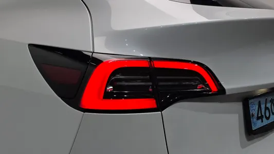 Tesla Y AWD 2022 23