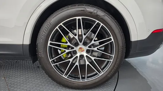 Porsche (PO536) 3.0 E- 2024 21