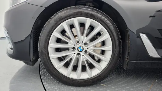 BMW 5 Series (G30) 530i 2018 5