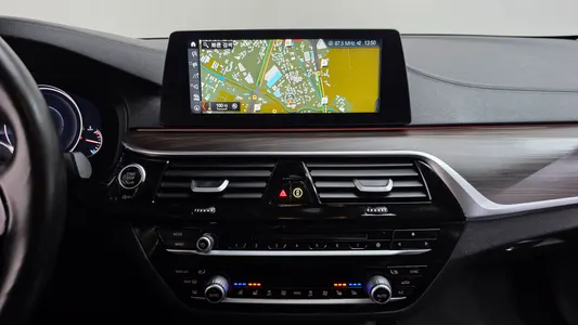 BMW 5 Series (G30) 530i 2018 12