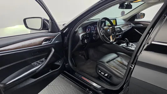BMW 5 Series (G30) 530i 2018 10