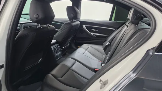 BMW 3 Series (F30) 320i M 2018 11