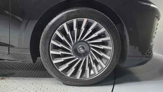 Hyundai (GN7) 3.5 2WD 2023 21