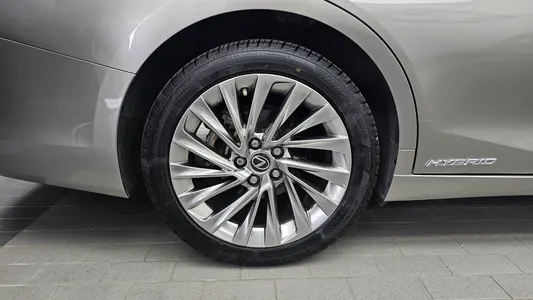 Lexus ES300h 7 2022 5