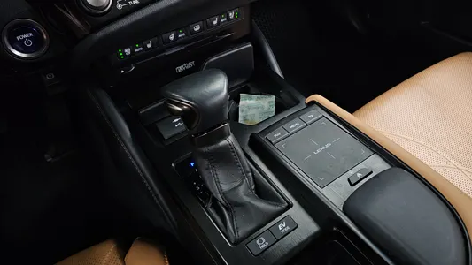 Lexus ES300h 7 2022 9