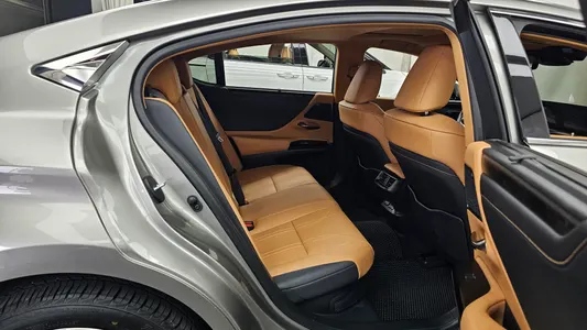 Lexus ES300h 7 2022 12