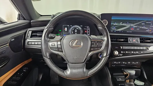Lexus ES300h 7 2022 13