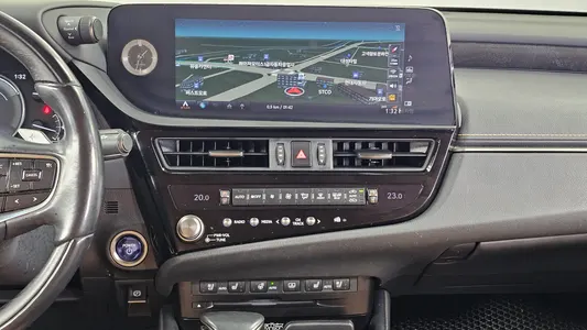 Lexus ES300h 7 2022 14