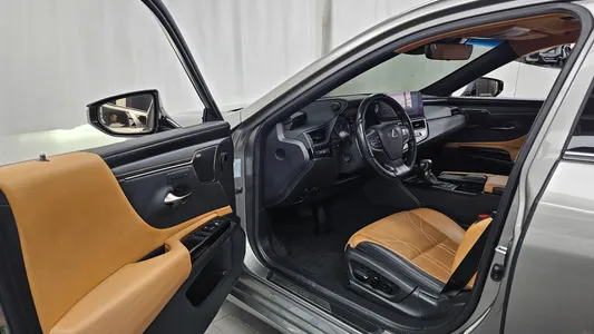 Lexus ES300h 7 2022 10