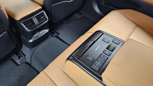 Lexus ES300h 7 2022 19