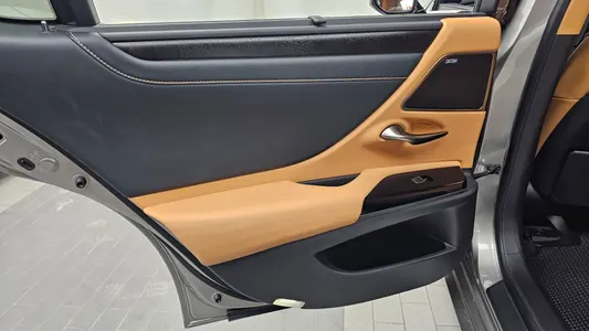 Lexus ES300h 7 2022 25
