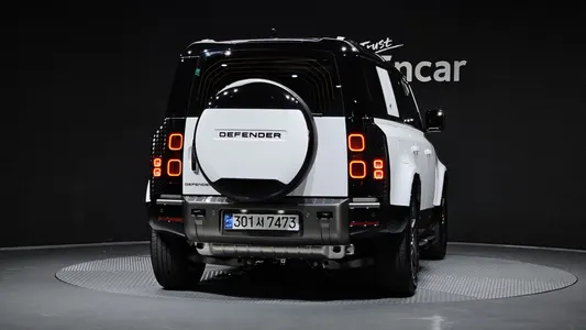 Land Rover (L663) 110 P300 X- SE 2024 4