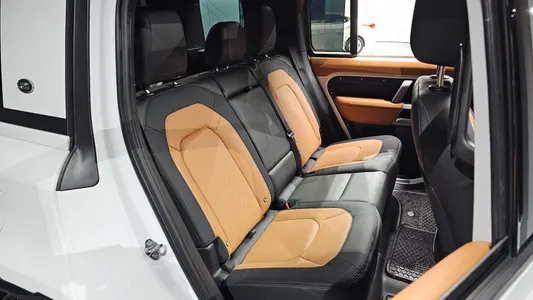 Land Rover (L663) 110 P300 X- SE 2024 11