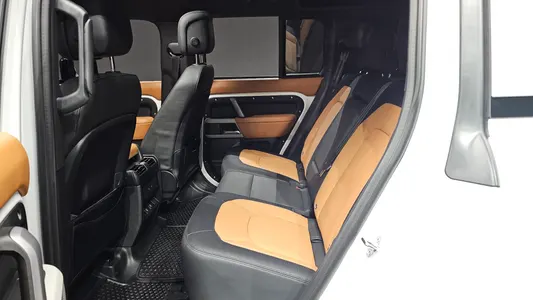 Land Rover (L663) 110 P300 X- SE 2024 12