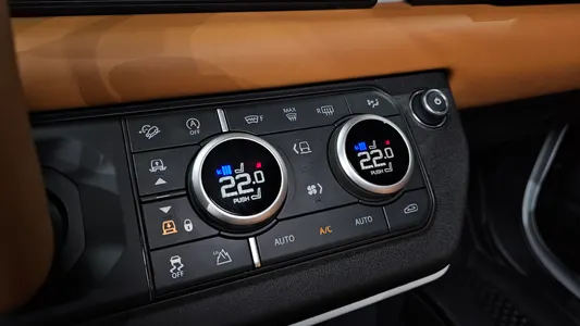 Land Rover (L663) 110 P300 X- SE 2024 20
