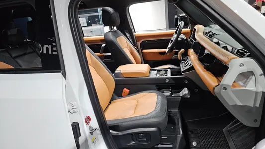 Land Rover (L663) 110 P300 X- SE 2024 26