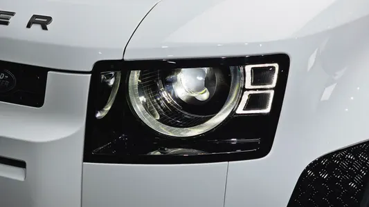 Land Rover (L663) 110 P300 X- SE 2024 22