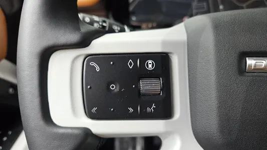 Land Rover (L663) 110 P300 X- SE 2024 28